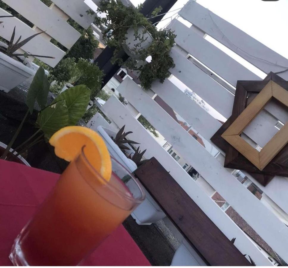 שקודר The Rooftop Hostel מראה חיצוני תמונה