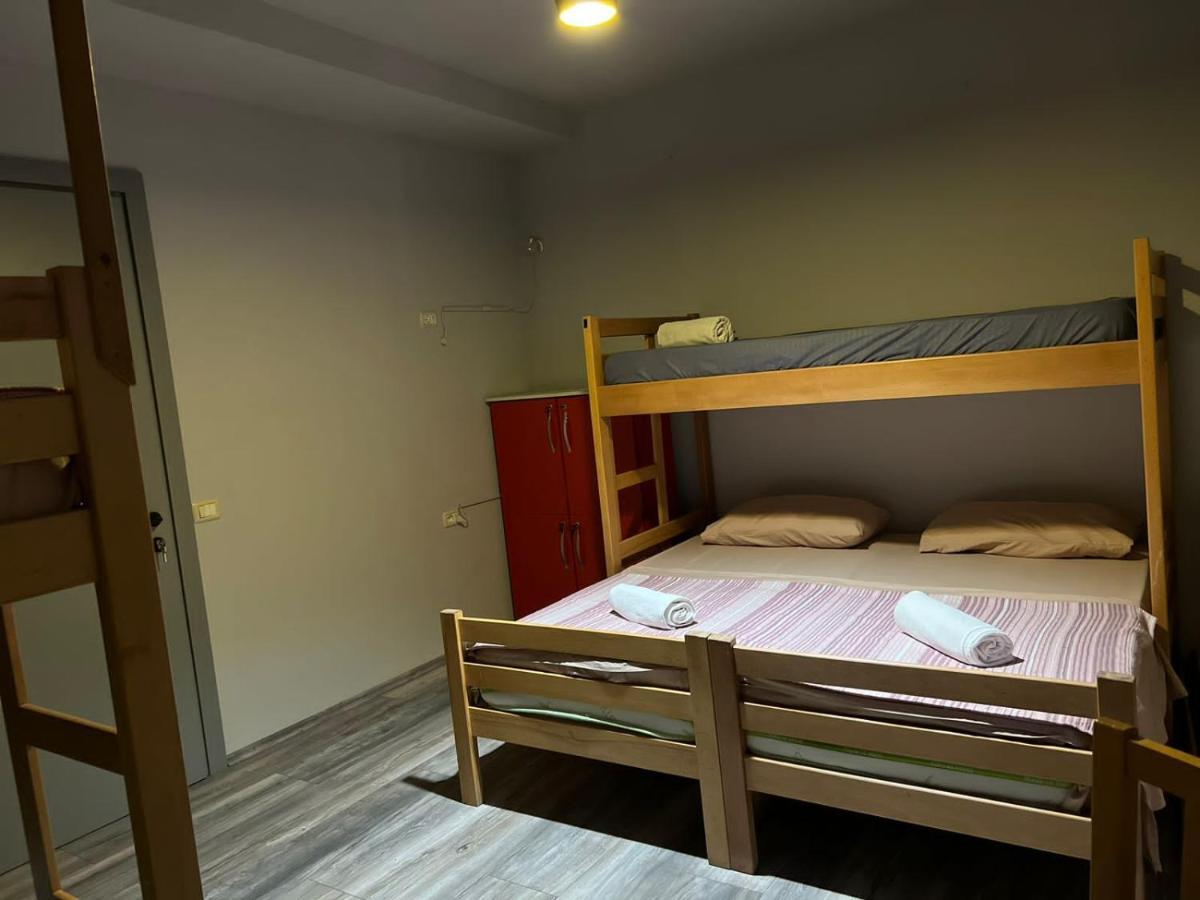 שקודר The Rooftop Hostel חדר תמונה