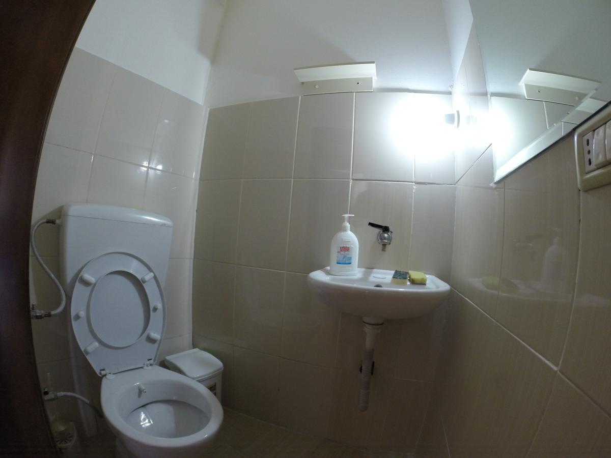 שקודר The Rooftop Hostel מראה חיצוני תמונה